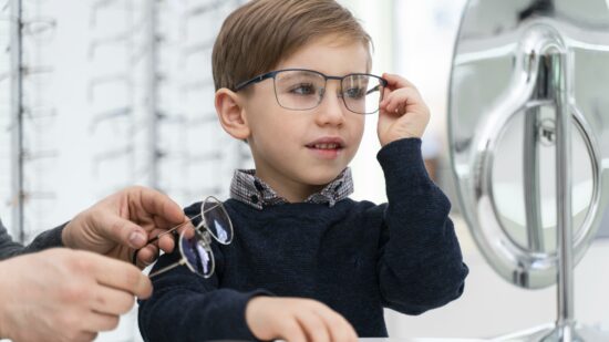 ¿Cómo solicitar la ayuda de 100 euros para gafas y lentillas en menores?