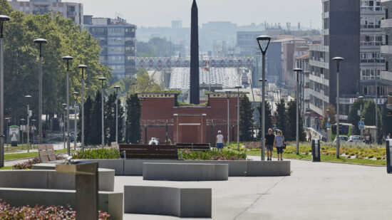 Comienzan los trabajos para habilitar dos nuevos espacios de sombra en el Boulevard de Bidebarri