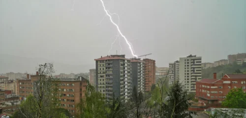 Rayo tormenta Txurdinaga
